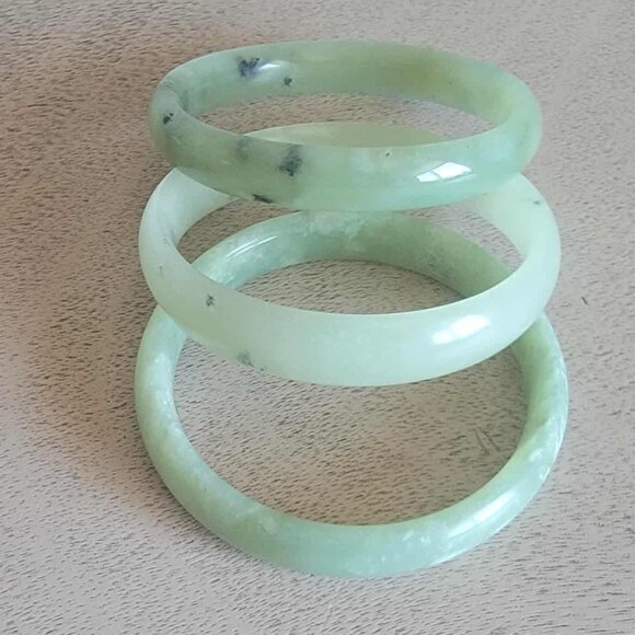 A Set Three Jade Bangle Bracelets - Picture 2 of 3